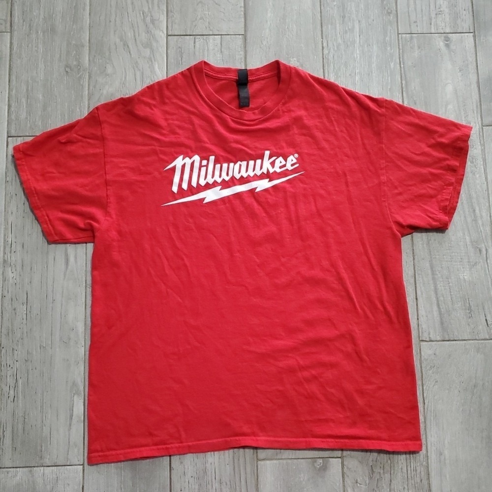 MILWAUKEE Tools Authentic Red Gildan T-Shirt Size XL Logo Construction Work